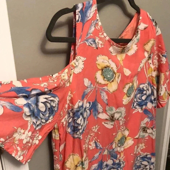 3 for $15 Umgee USA Dress in Coral & Floral Detail​ - Picture 2 of 4